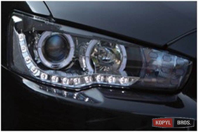Mitsubishi Lancer X оптика передняя.