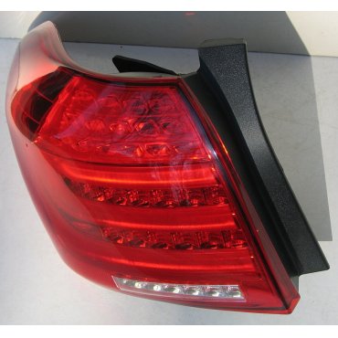 Toyota Highlander 2012 оптика задняя LED красная