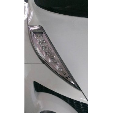 Nissan Juke передние габаритные огни и указатель поворота светодиодные LED хром 