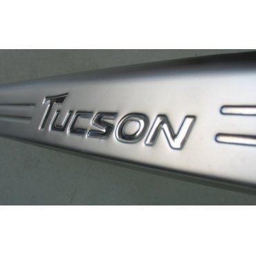 Hyundai Tucson TL 2015 накладки верхние на пороги дверных проемов , лого хром 