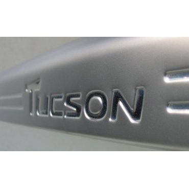 Hyundai Tucson TL 2015 накладки верхние на пороги дверных проемов , лого хром 