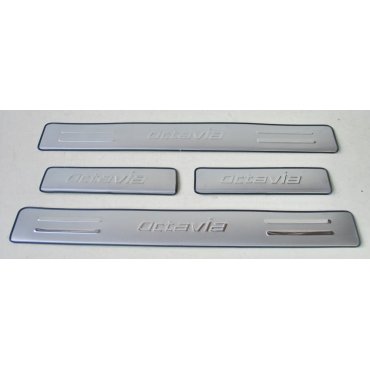 Skoda Octavia A5  накладки защитные на пороги дверных проемов