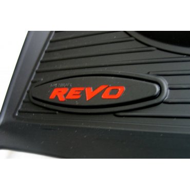 Toyota Hilux Revo 2014 накладки черные на передние противотуманные фары