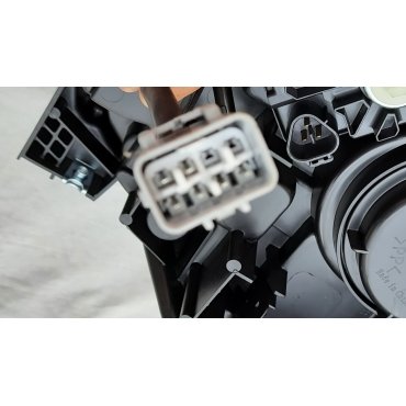Toyota Tundra 2014+ оптика передняя Full LED стиль YZ2