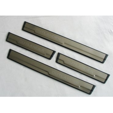 Mitsubishi Outlander 2015 накладки на пороги дверных проемов тип OEM