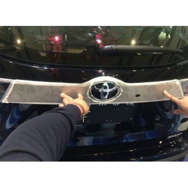 Toyota Highlander XU50 2014 накладка хром  на заднюю дверь верхняя