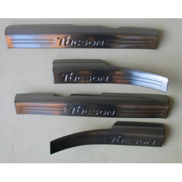 Hyundai Tucson TL 2015 накладки верхние на пороги дверных проемов , лого SS