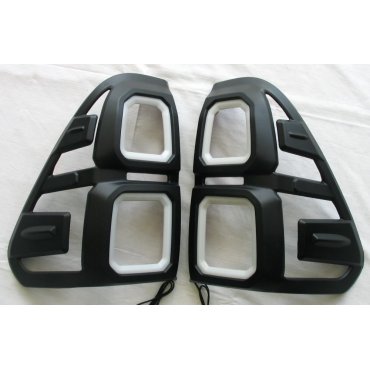 Toyota Hilux Revo 2014 накладки черные на задние фонари с LED