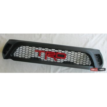 Toyota Hilux Revo 2014 решетка радиатора черная большая TRD красный